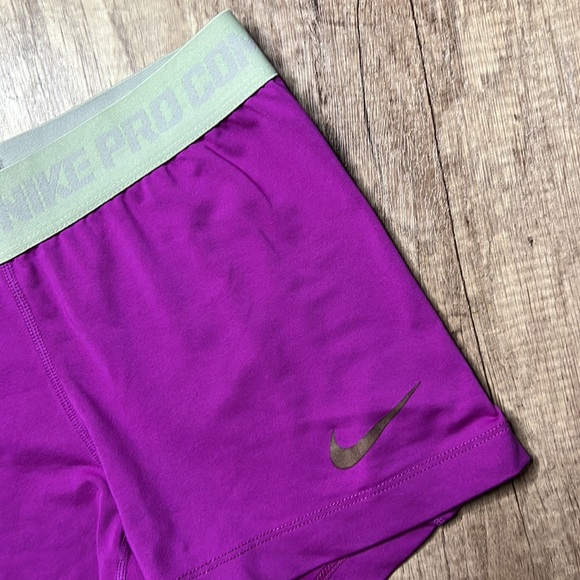 Women’s Nike Pro DriFit Fushia 2.5 Compression Shorts Size Small - Picture 4 of 7